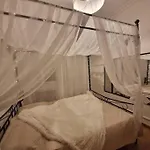 Et Lit Baldaquin Apartmán Saint-Pargoire