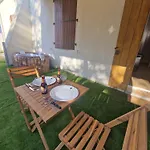 Et Lit Baldaquin Appartement Saint-Pargoire