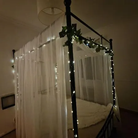 Apartament Romantique Pour 2 Avec Lit Baldaquin Et Table De Massage