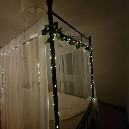 Romantique Pour 2 Avec Lit Baldaquin Et Table De Massage Apartament