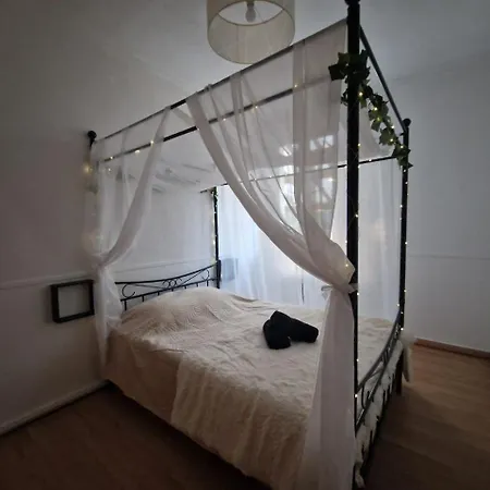 Romantique Pour 2 Avec Lit Baldaquin Et Table De Massage *