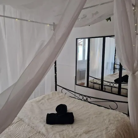 Apartament Romantique Pour 2 Avec Lit Baldaquin Et Table De Massage *