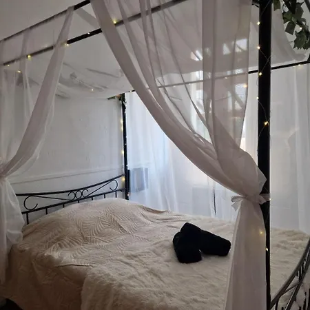 Romantique Pour 2 Avec Lit Baldaquin Et Table De Massage