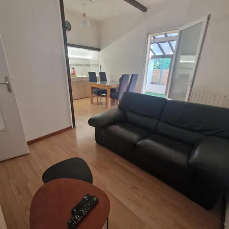 Romantique Pour 2 Avec Lit Baldaquin Et Table De Massage Apartament *
