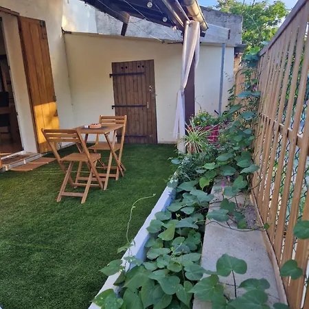 Apartament Romantique Pour 2 Avec Lit Baldaquin Et Table De Massage Saint-Pargoire
