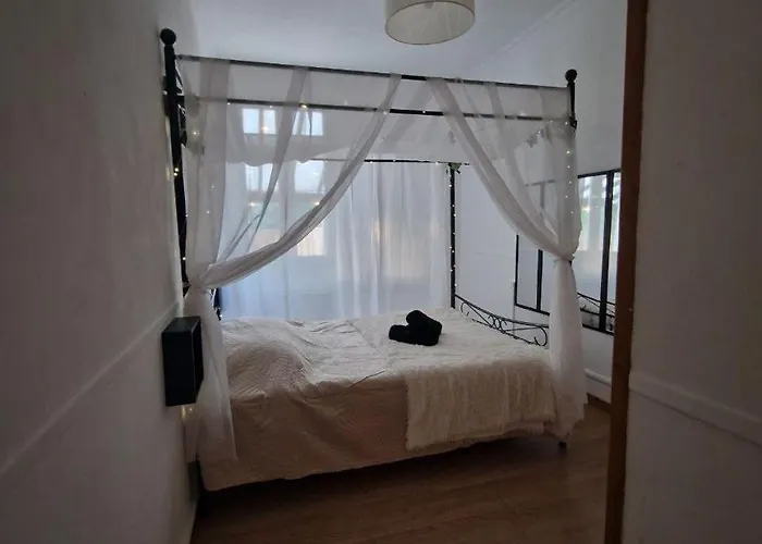 Et Lit Baldaquin Saint-Pargoire