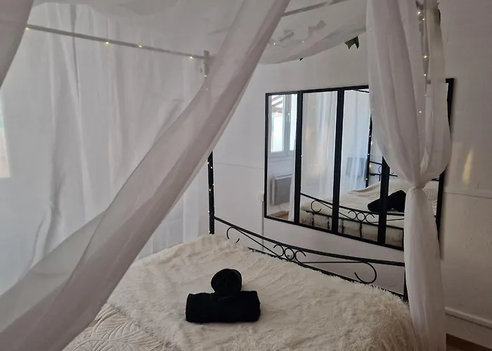 Apartamento Et Lit Baldaquin *